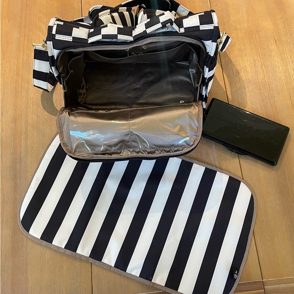 Jujube B.F.F. DIAPER BAG - THE FIRST LADY - Picture 3 of 8